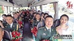 国庆期间西藏军区某旅举办集体婚礼新娘来到高原 新郎甜蜜接亲